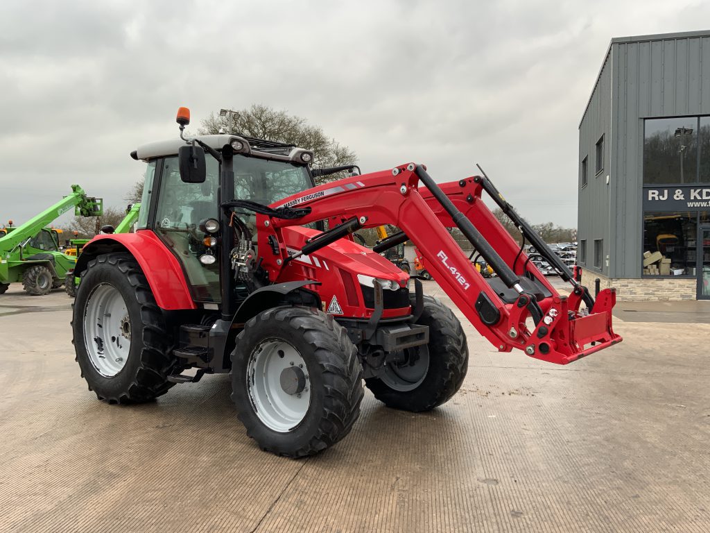Massey Ferguson 5712SL Dyna 4 Tractor (ST25361)