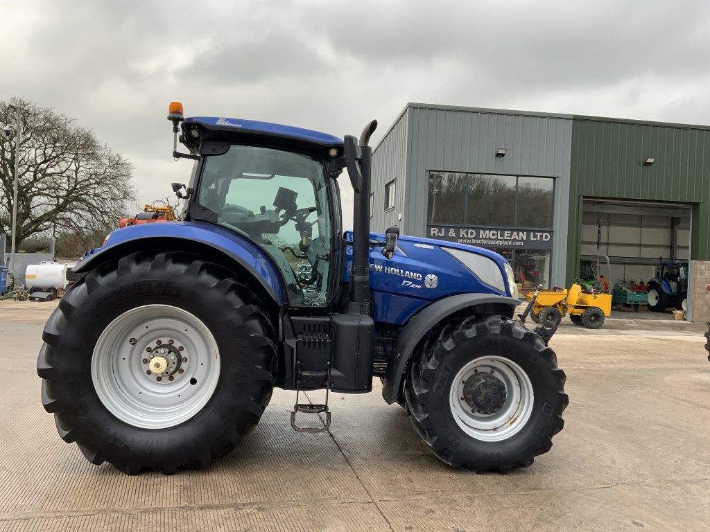 New Holland T7.270 Blue power Tractor (ST25396)
