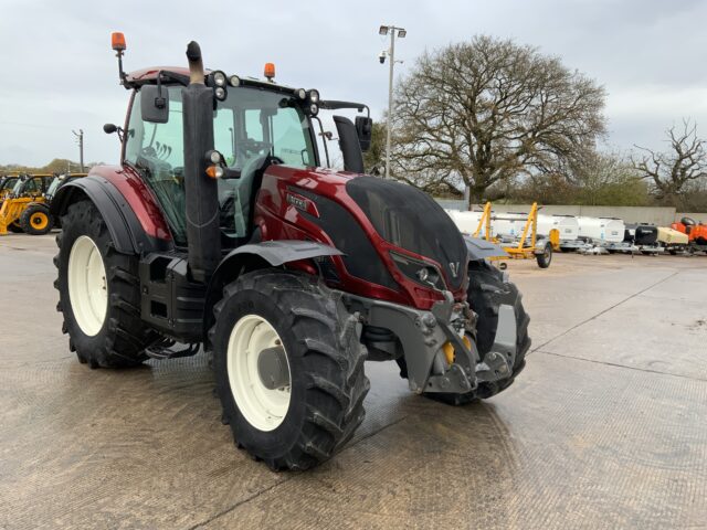 Valtra T154 Active Tractor (ST25061)