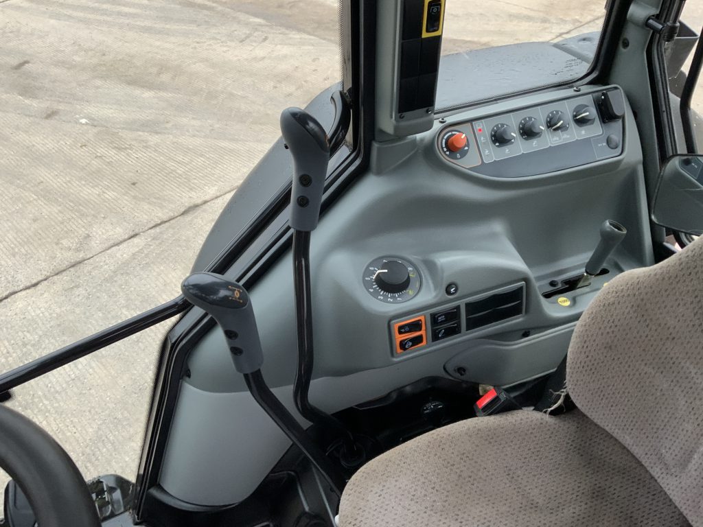 Valtra A93 Unlimited Tractor (ST25247)