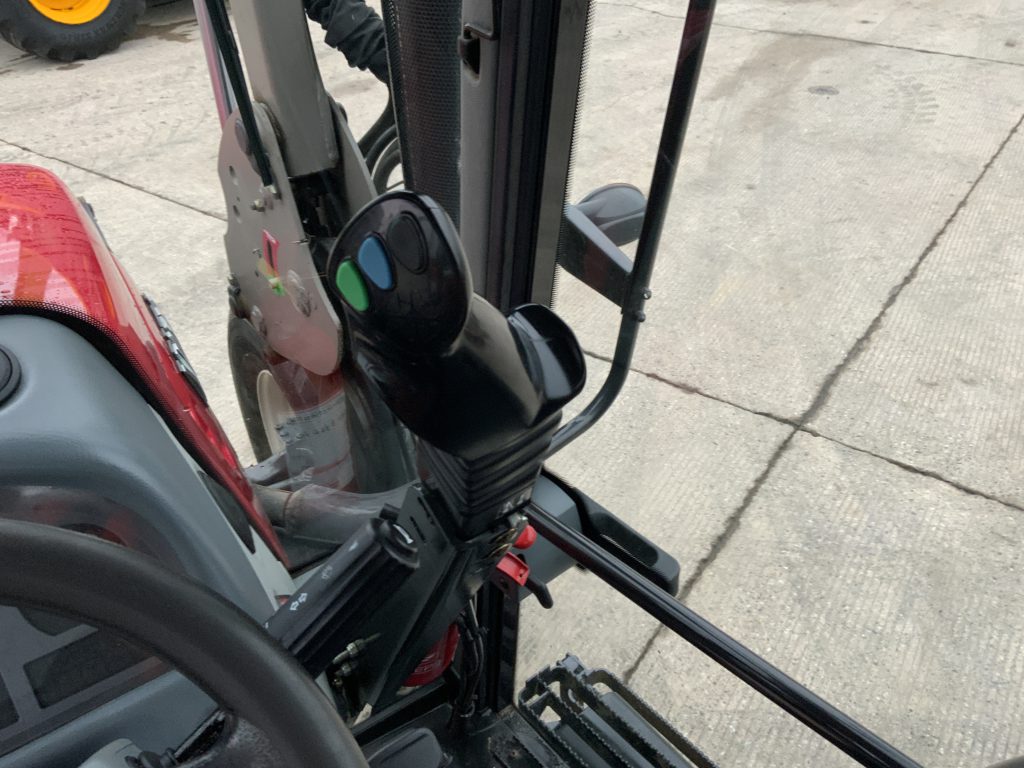 Valtra A93 Unlimited Tractor (ST25247)