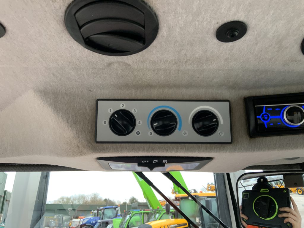 Valtra A93 Unlimited Tractor (ST25247)