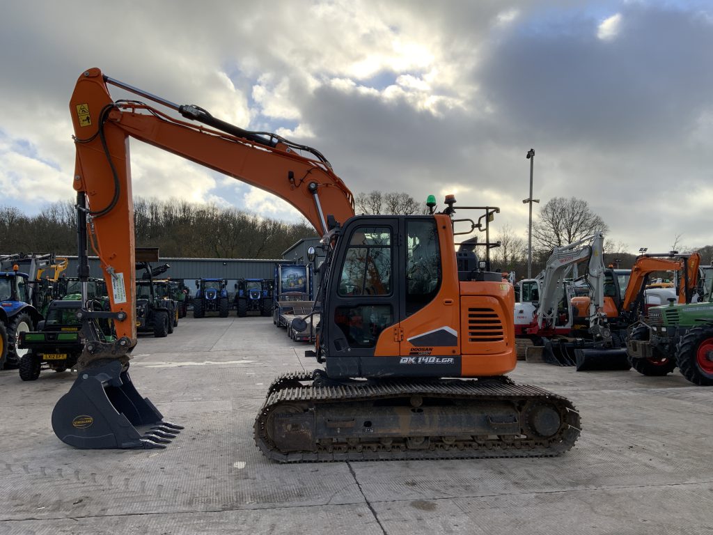 Doosan DX140 LCR Digger (ST25351)