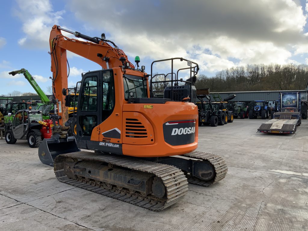 Doosan DX140 LCR Digger (ST25351)