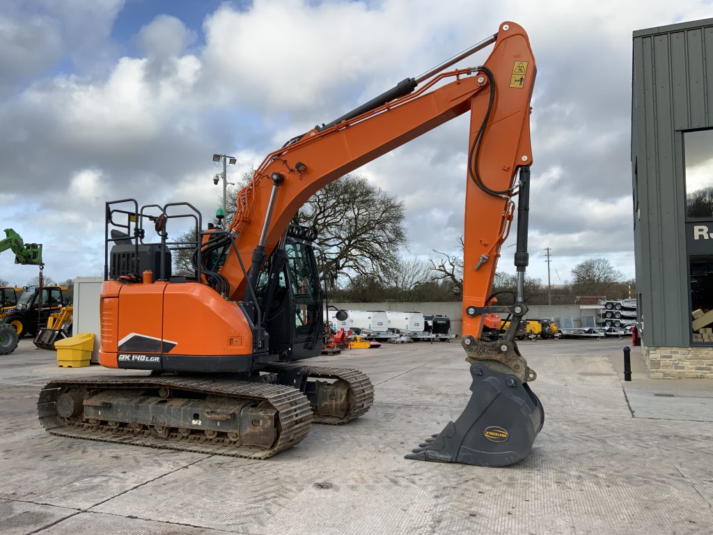 Doosan DX140 LCR Digger (ST25351)