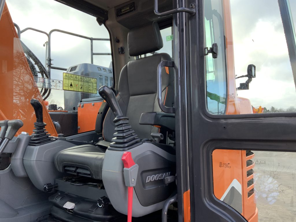 Doosan DX140 LCR Digger (ST25351)