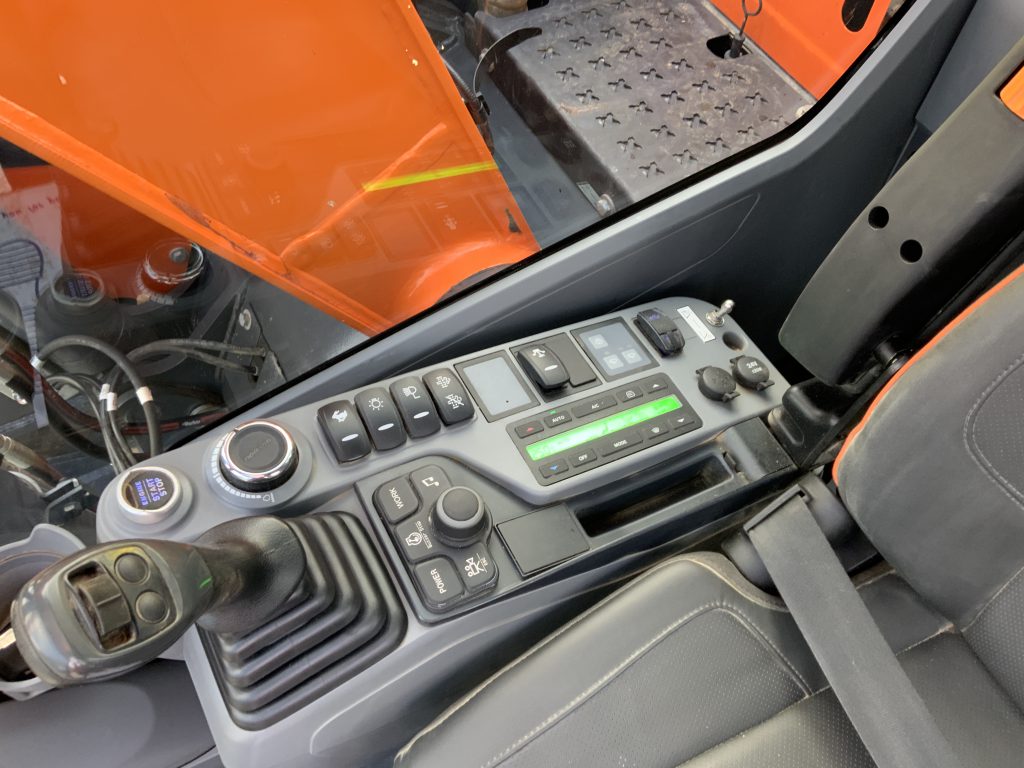 Doosan DX140 LCR Digger (ST25351)