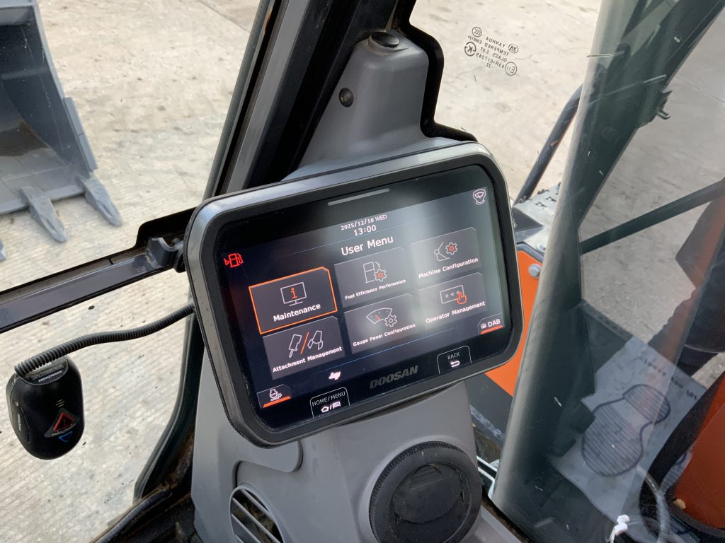 Doosan DX140 LCR Digger (ST25351)