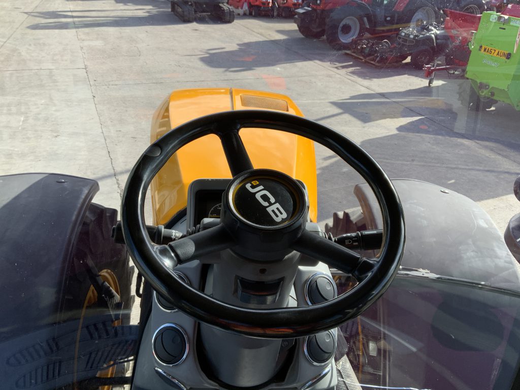 JCB 4220 Fastrac Tractor (ST24436)