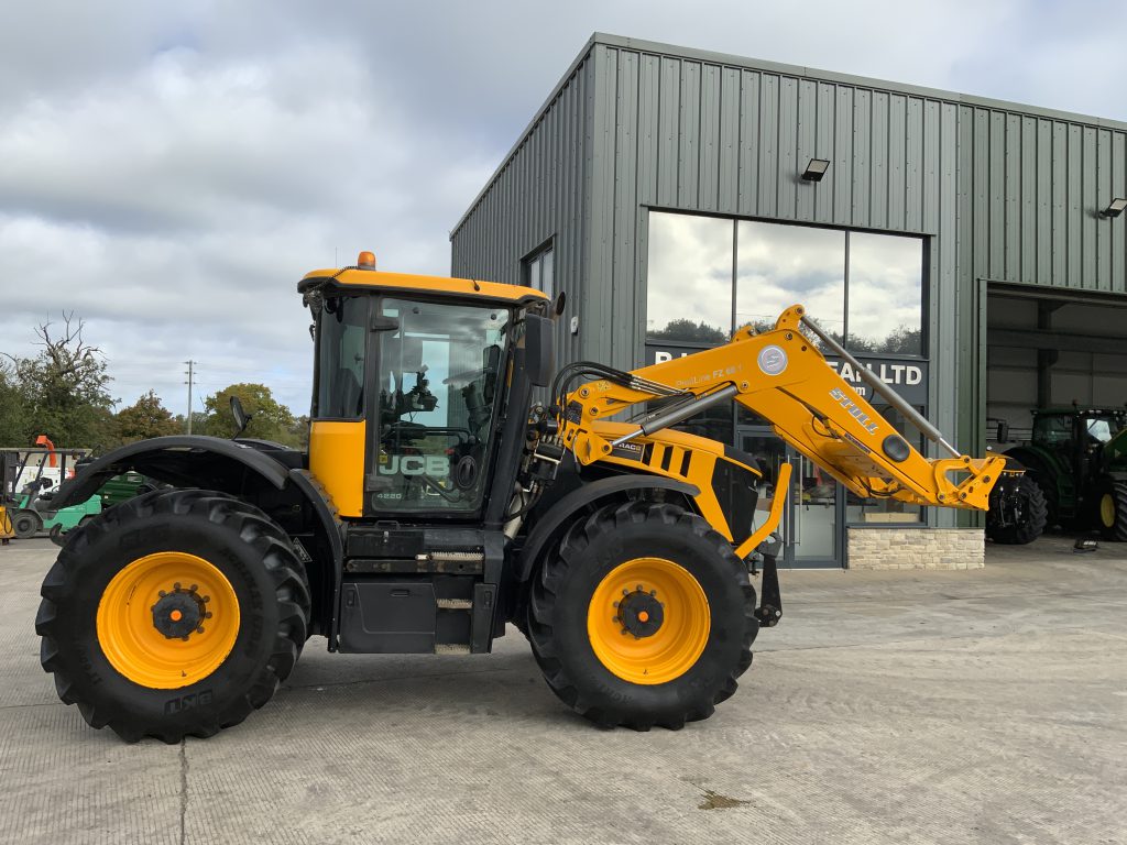 JCB 4220 Fastrac Tractor (ST24632)