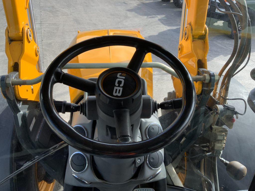 JCB 4220 Fastrac Tractor (ST24632)