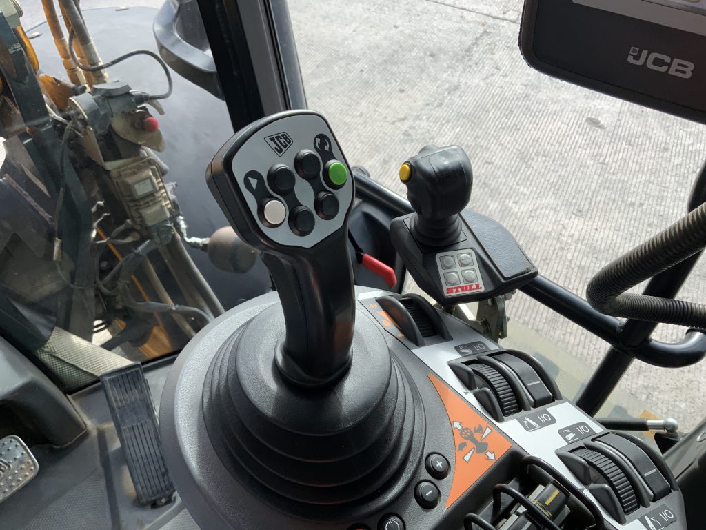 JCB 4220 Fastrac Tractor (ST24632)