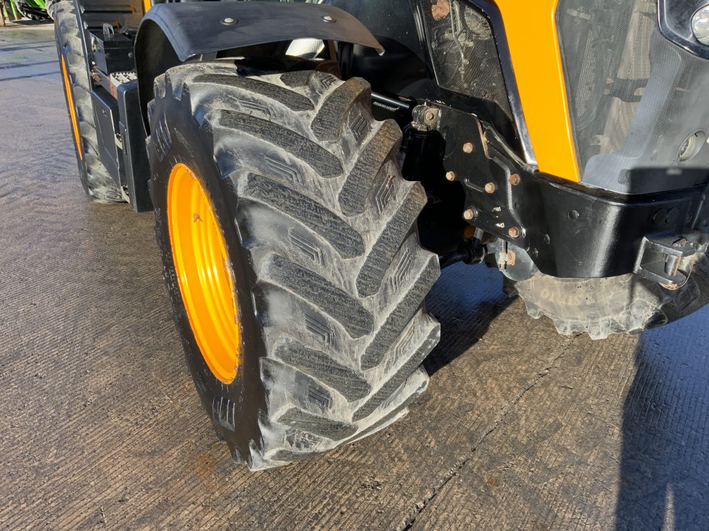 JCB 4220 Fastrac Tractor (ST25127)