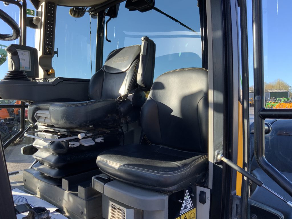 JCB 4220 Fastrac Tractor (ST25127)