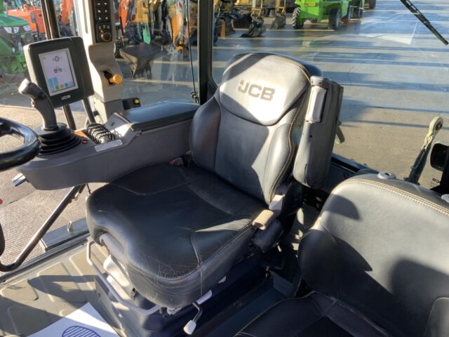 JCB 4220 Fastrac Tractor (ST25127)