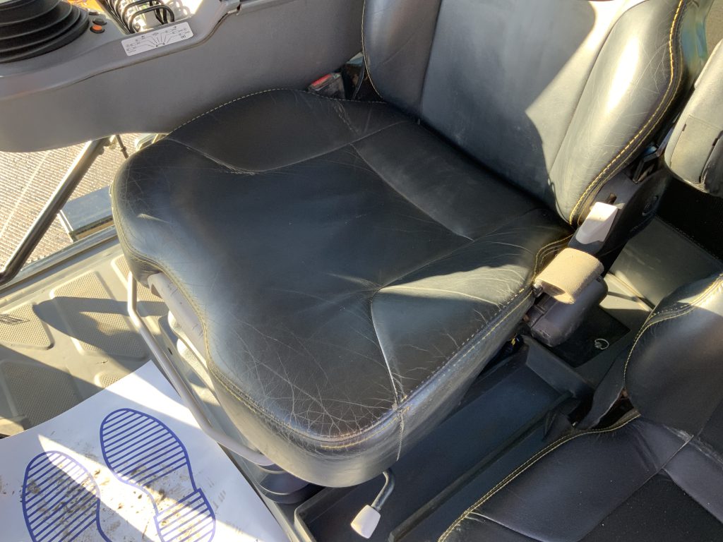 JCB 4220 Fastrac Tractor (ST25127)