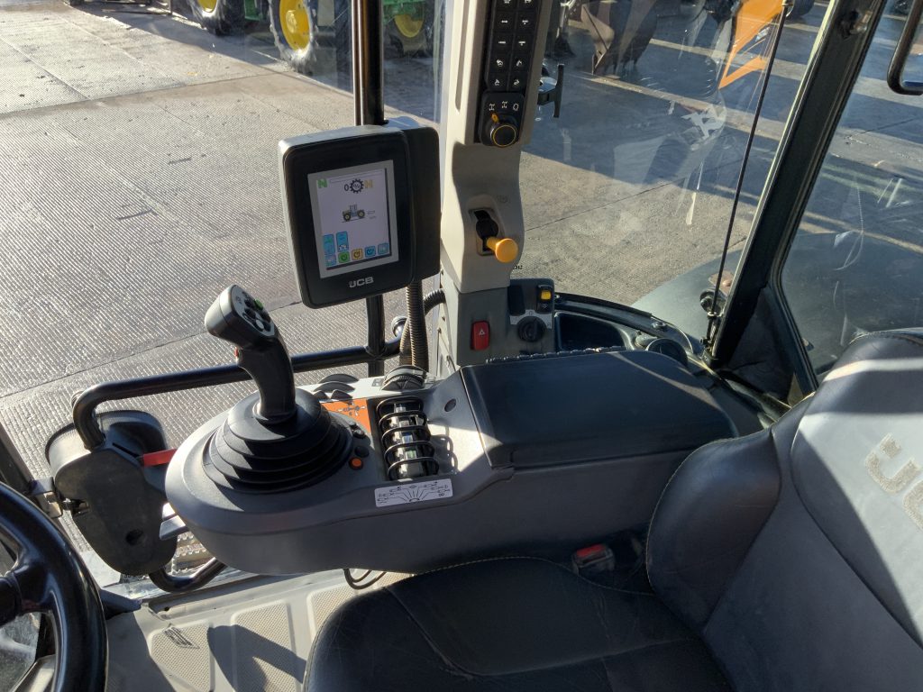 JCB 4220 Fastrac Tractor (ST25127)