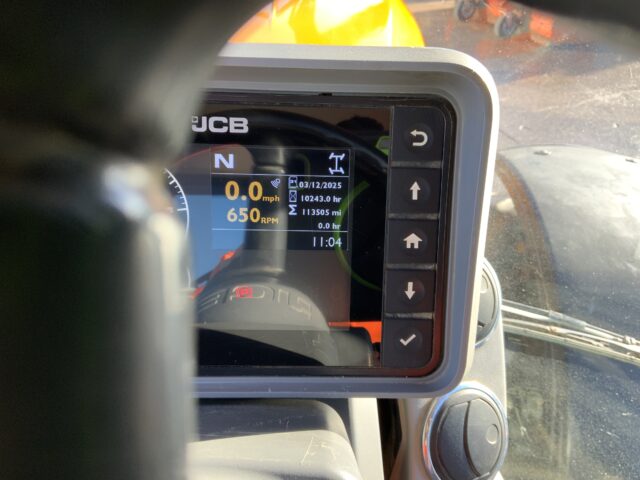 JCB 4220 Fastrac Tractor (ST25127)