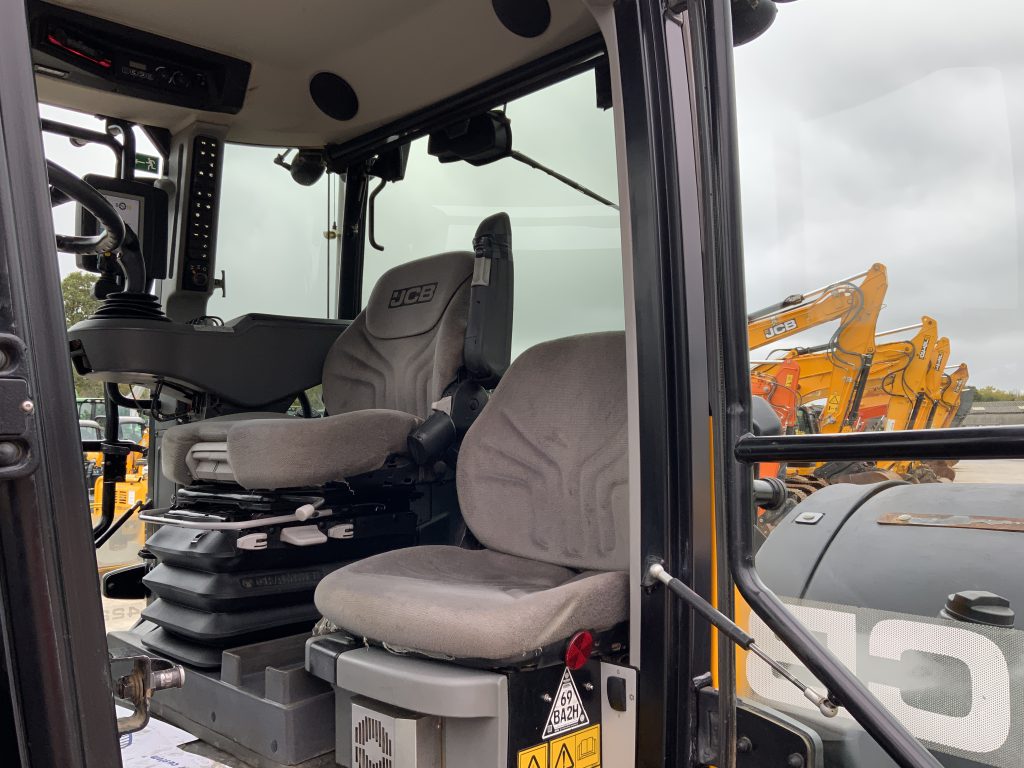 JCB Fastrac 4220 Tractor (ST24631)