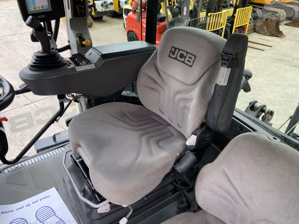 JCB Fastrac 4220 Tractor (ST24631)