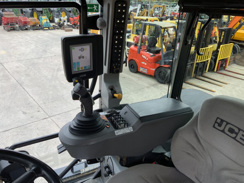 JCB Fastrac 4220 Tractor (ST24631)