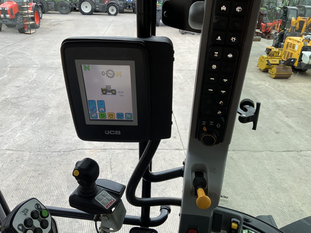 JCB Fastrac 4220 Tractor (ST24631)