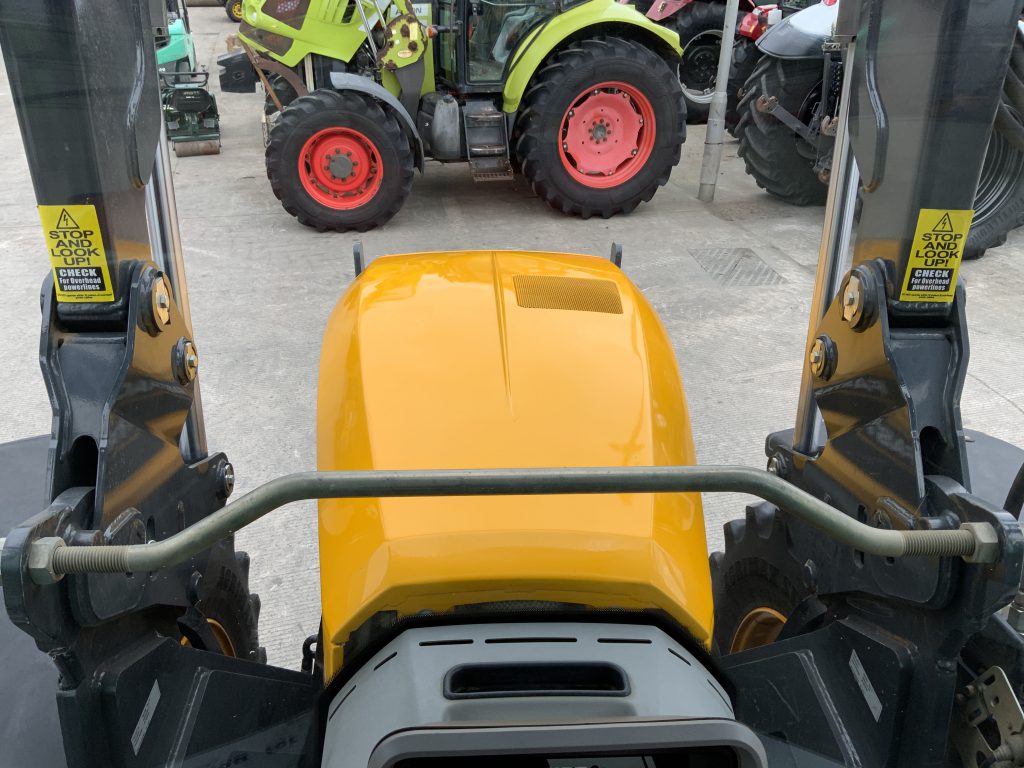 JCB Fastrac 4220 Tractor (ST24631)