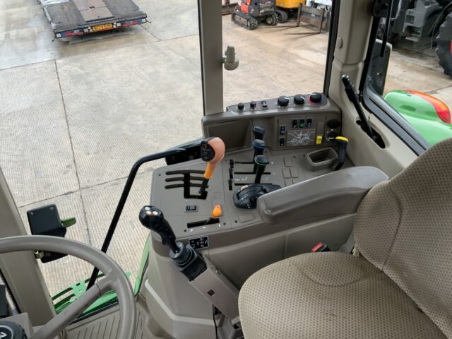 John Deere 6125M Tractor (ST25213)