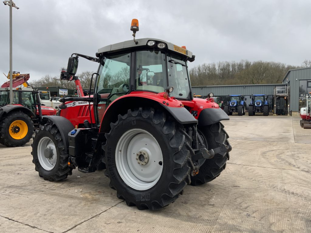 Massey Ferguson 6714S Dyna6 Tractor (ST25429)