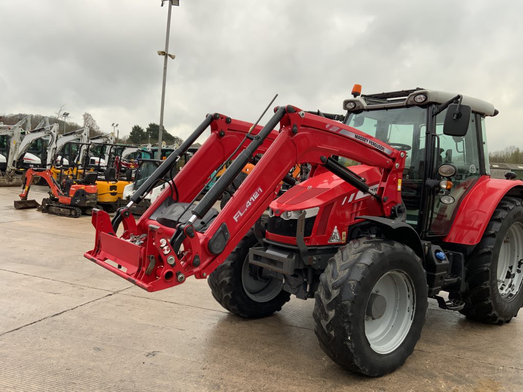 Massey Ferguson 5712SL Dyna 4 Tractor (ST25361)