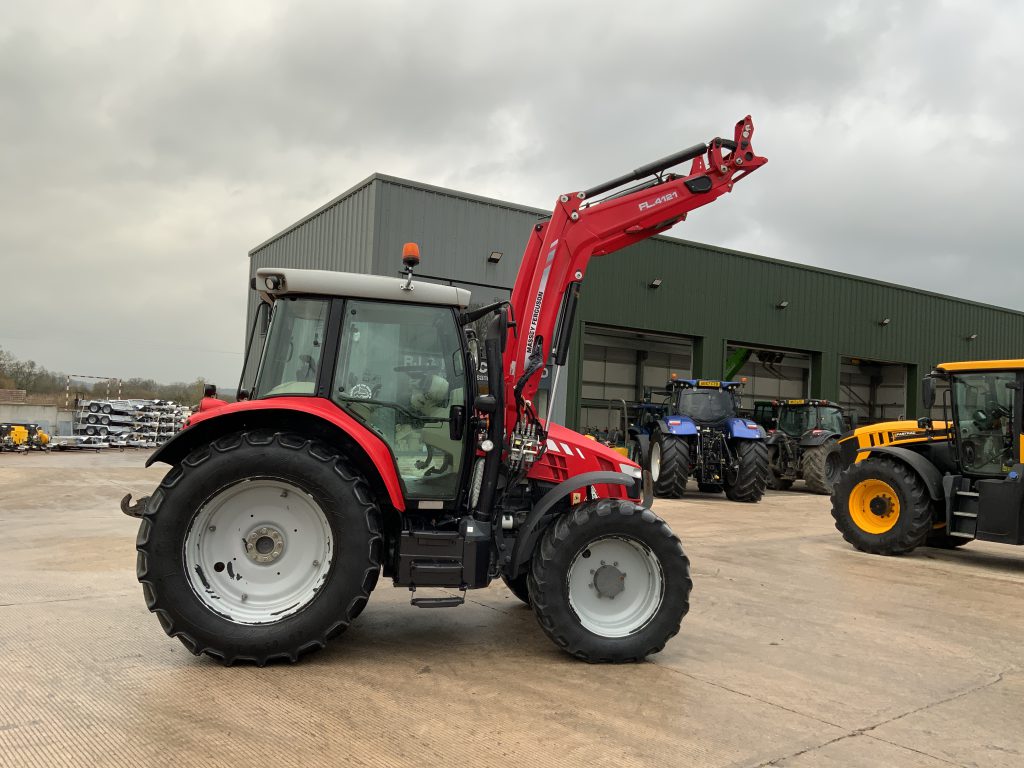 Massey Ferguson 5712SL Dyna 4 Tractor (ST25361)
