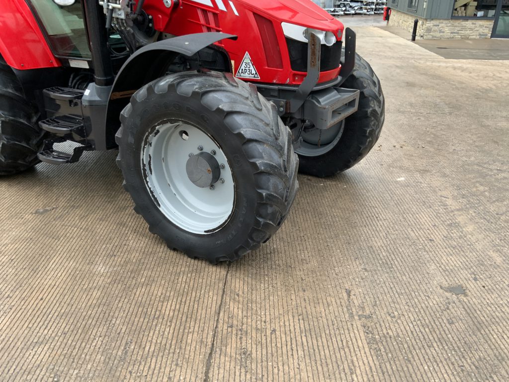 Massey Ferguson 5712SL Dyna 4 Tractor (ST25361)
