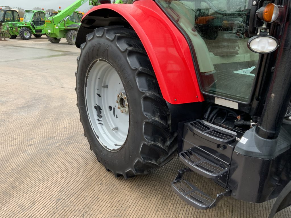 Massey Ferguson 5712SL Dyna 4 Tractor (ST25361)