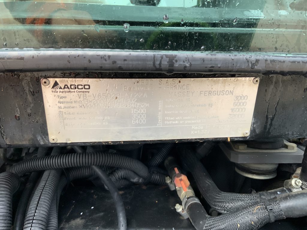 Massey Ferguson 5712SL Dyna 4 Tractor (ST25361)