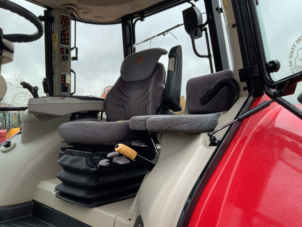 Massey Ferguson 5712SL Dyna 4 Tractor (ST25361)