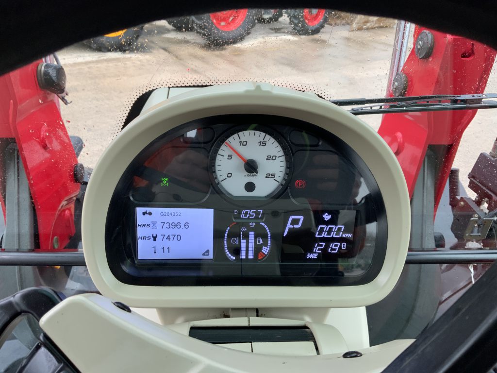 Massey Ferguson 5712SL Dyna 4 Tractor (ST25361)