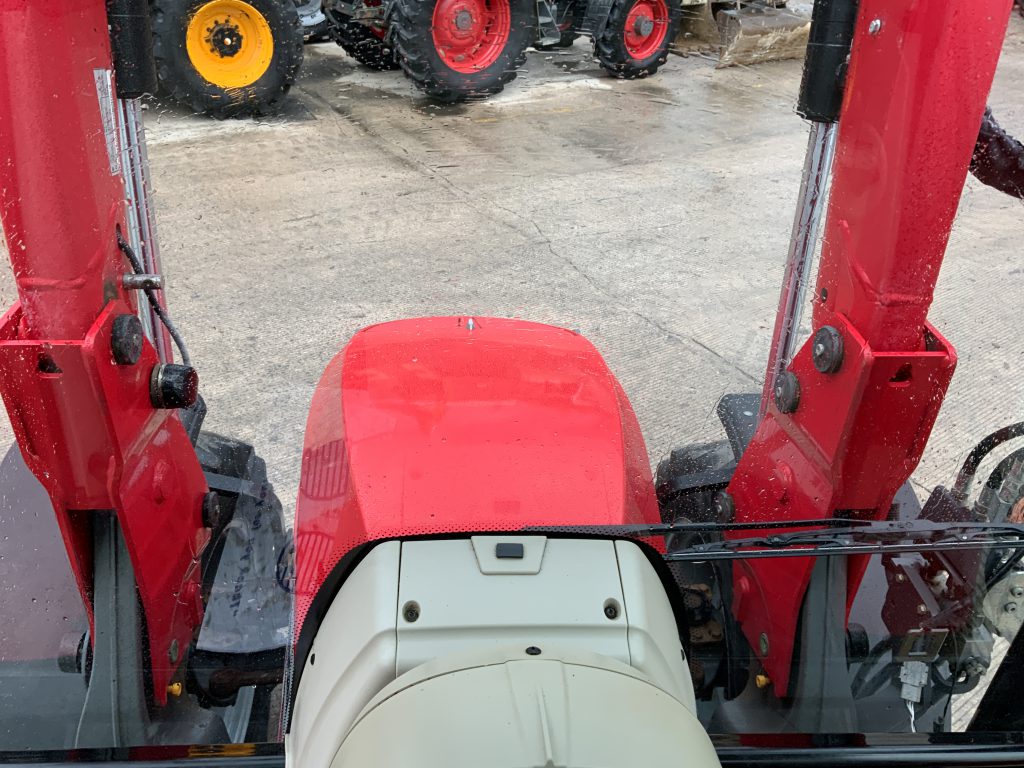 Massey Ferguson 5712SL Dyna 4 Tractor (ST25361)