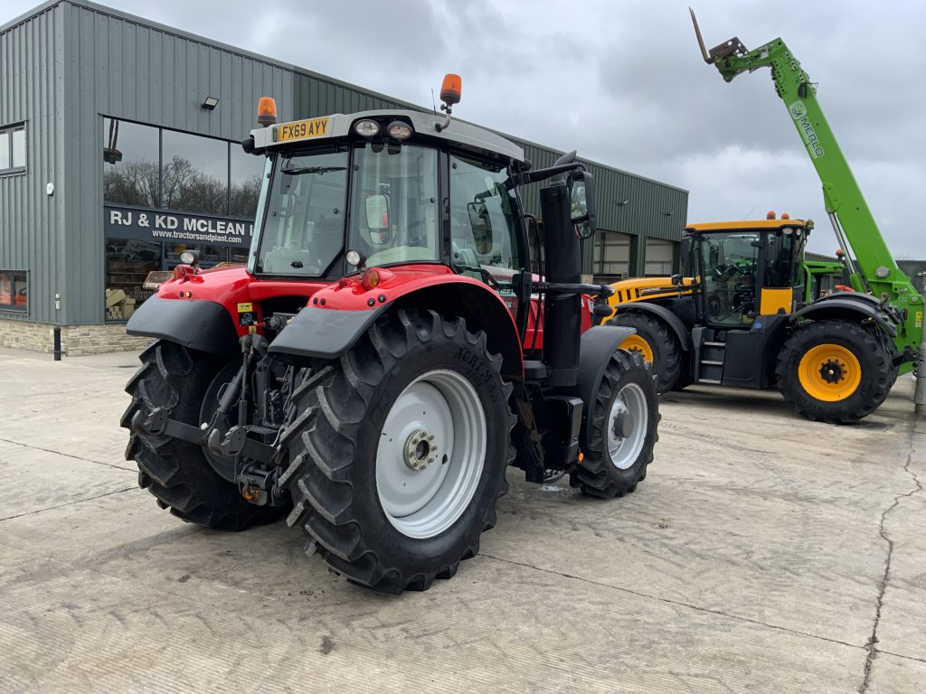 Massey Ferguson 6714S Dyna6 Tractor (ST25429)
