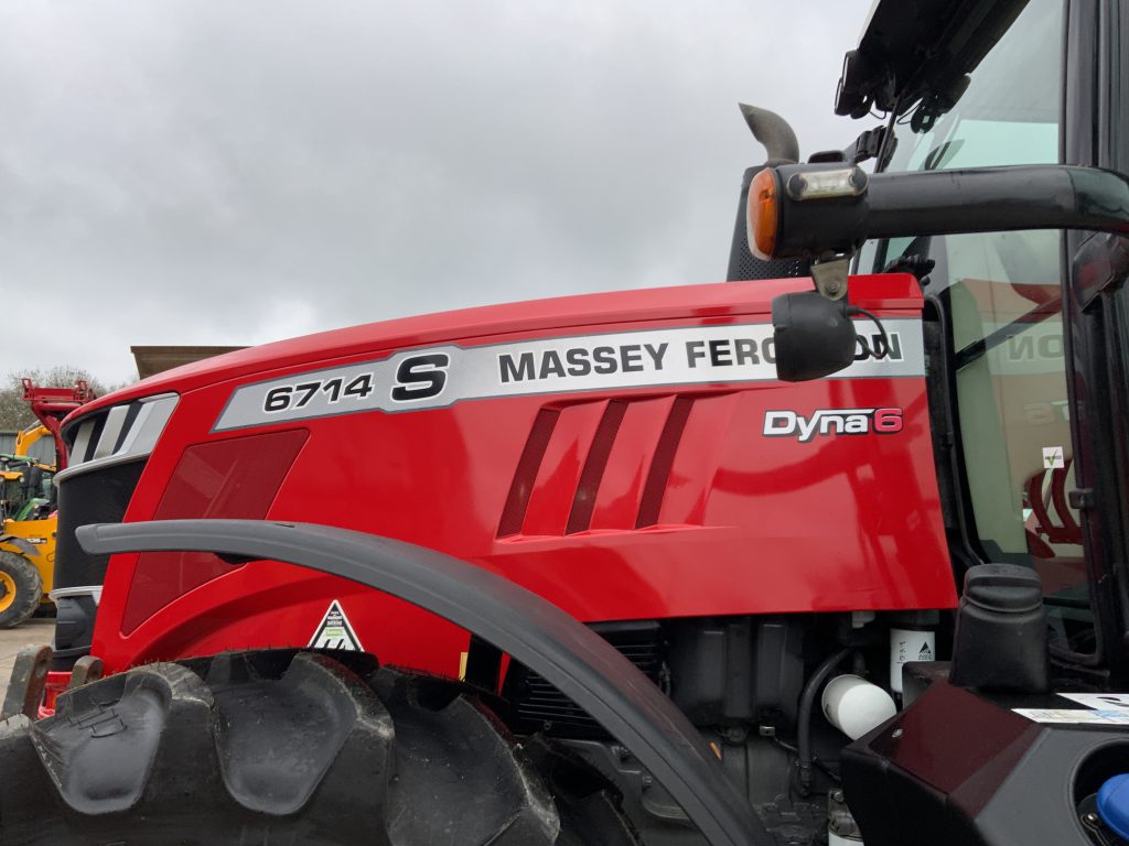 Massey Ferguson 6714S Dyna6 Tractor (ST25429)