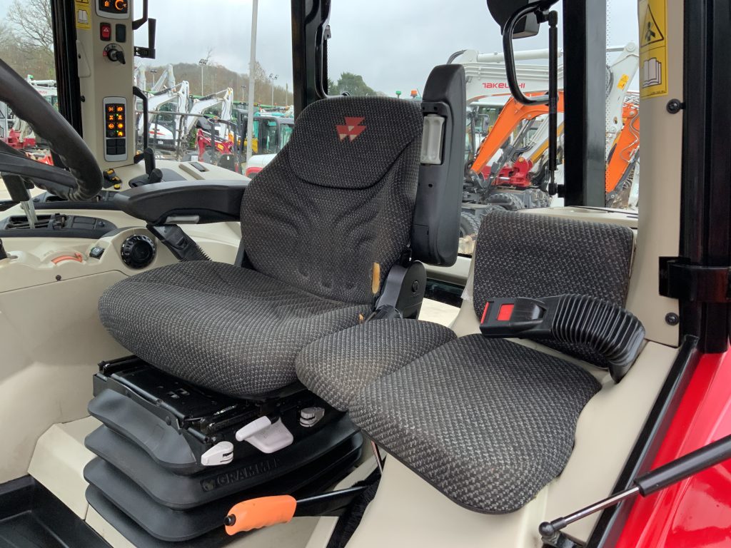 Massey Ferguson 6714S Dyna6 Tractor (ST25429)