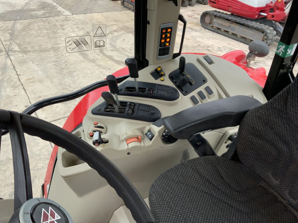 Massey Ferguson 6714S Dyna6 Tractor (ST25429)