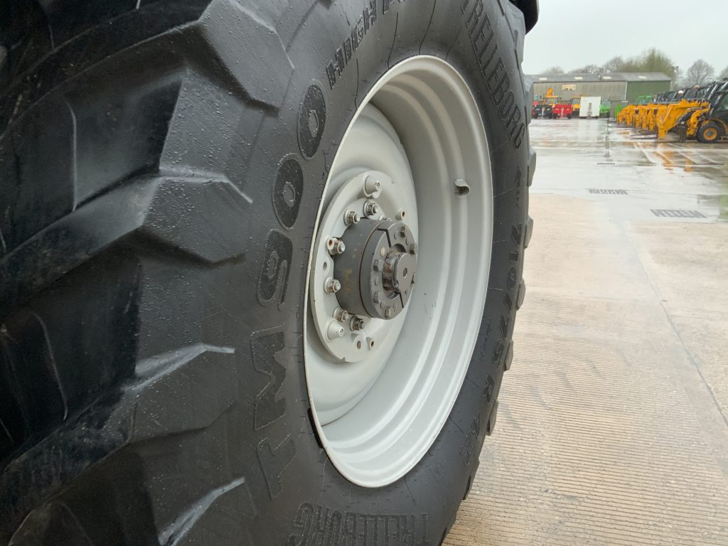 Massey Ferguson 8737 Dyna VT Tractor (ST25454)