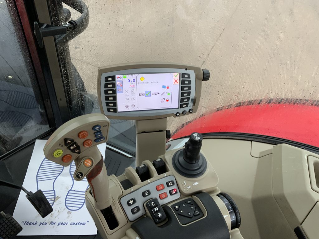 Massey Ferguson 8737 Dyna VT Tractor (ST25454)