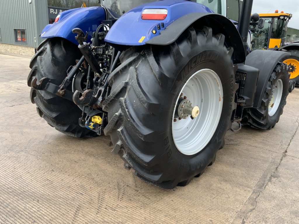 New Holland T7.270 Blue power Tractor (ST25396)
