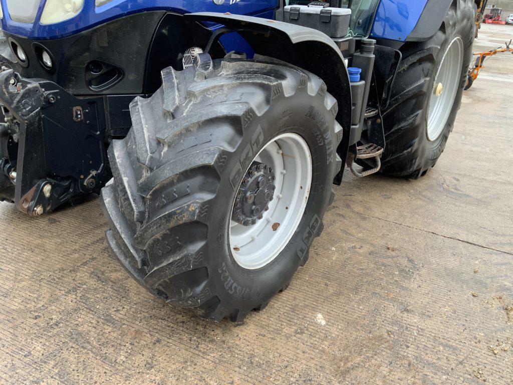 New Holland T7.270 Blue power Tractor (ST25396)