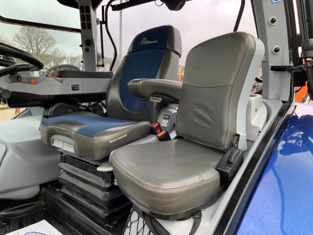 New Holland T7.270 Blue power Tractor (ST25396)