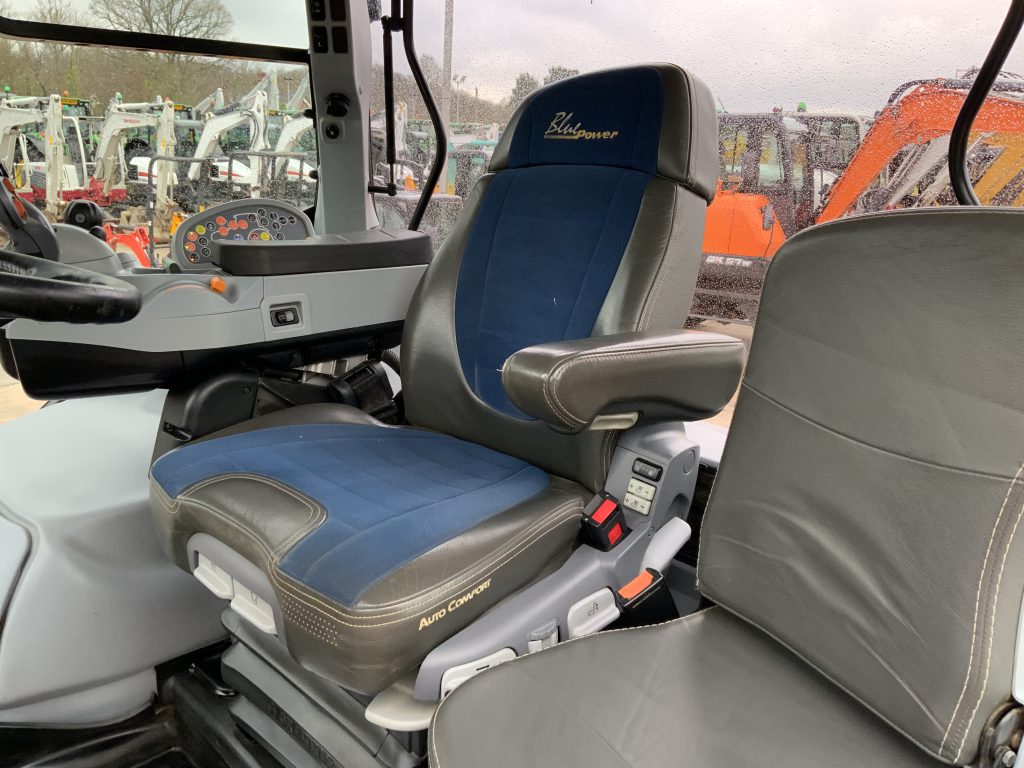 New Holland T7.270 Blue power Tractor (ST25396)