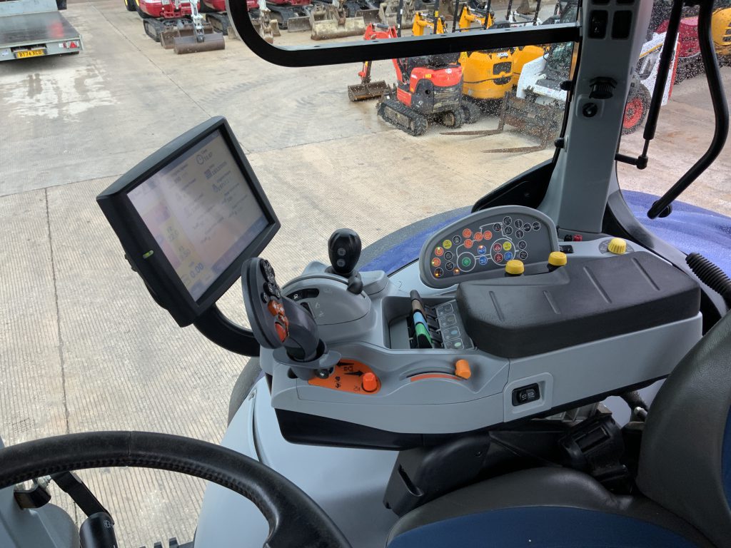 New Holland T7.270 Blue power Tractor (ST25396)