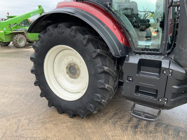 Valtra T154 Active Tractor (ST25061)