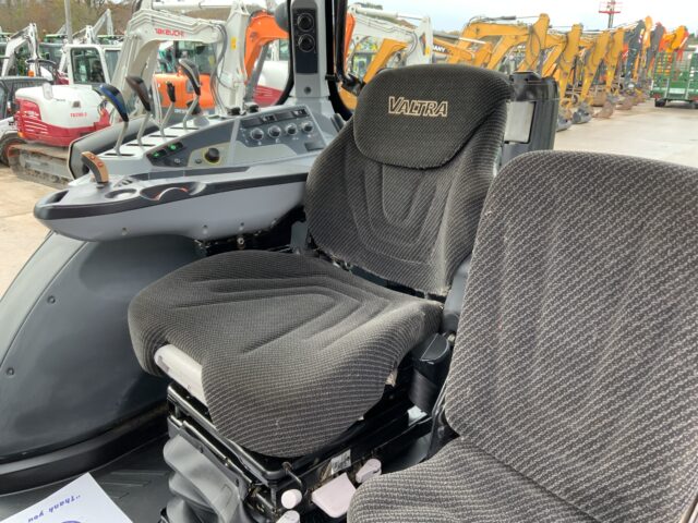 Valtra T154 Active Tractor (ST25061)